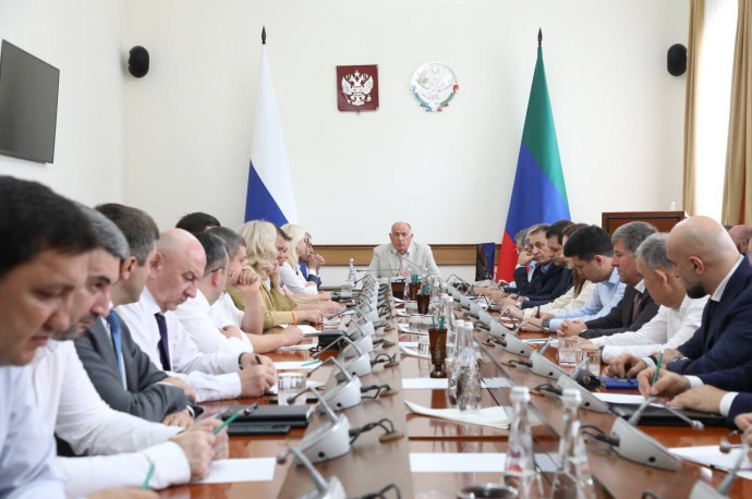 Под руководством Абдулмуслима Абдулмуслимова обсудили подготовку ко Дню знаний