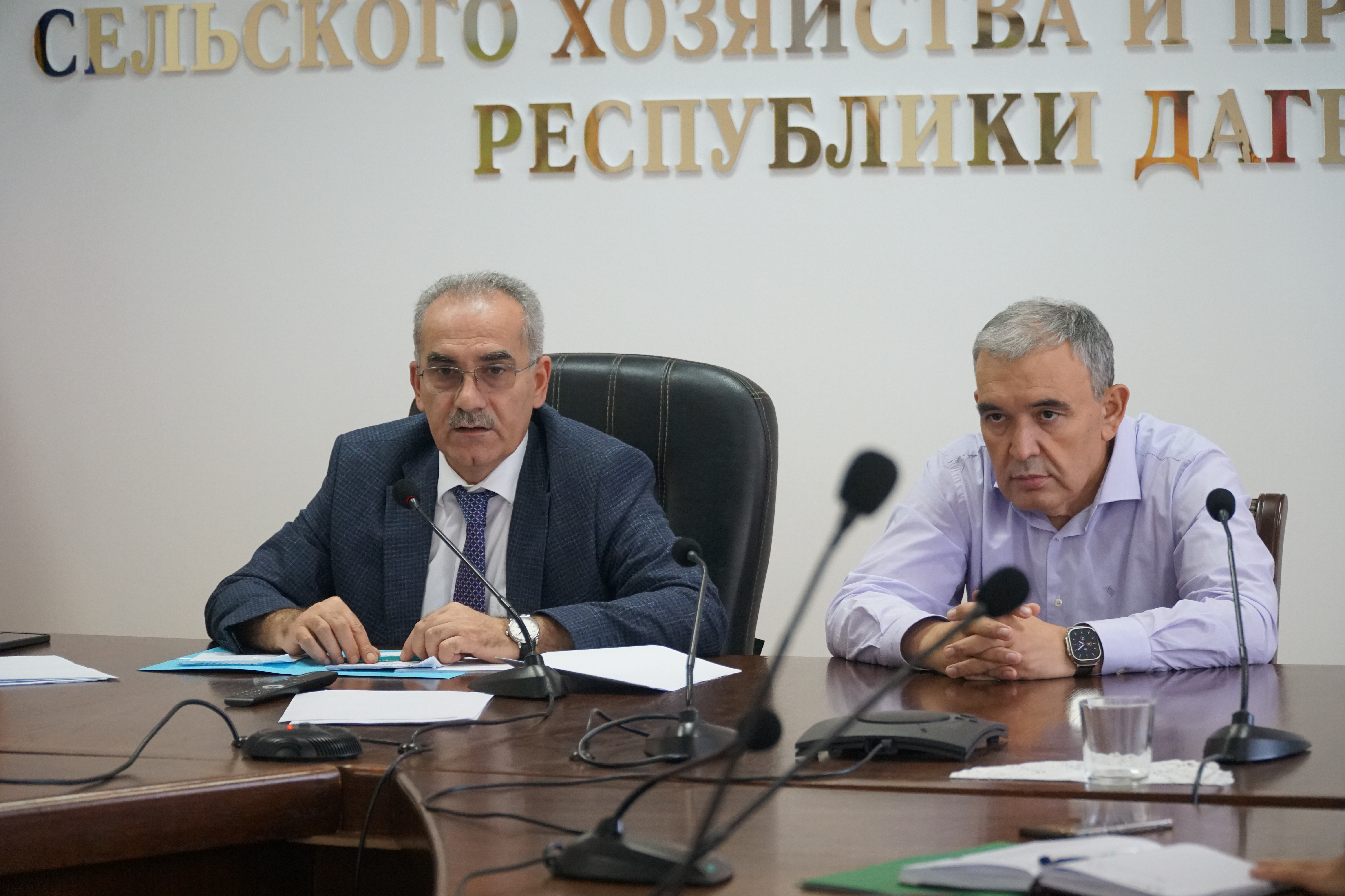 Нариман Абдулмуталибов обсудил с коллективом Минсельхозпрода Дагестана послание Главы РД республиканскому парламенту