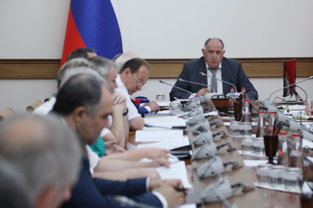 Под руководством Сергея Меликова обсудили вопросы освоения бюджетных средств, обеспечения жильем детей-сирот и заключения соцконтрактов