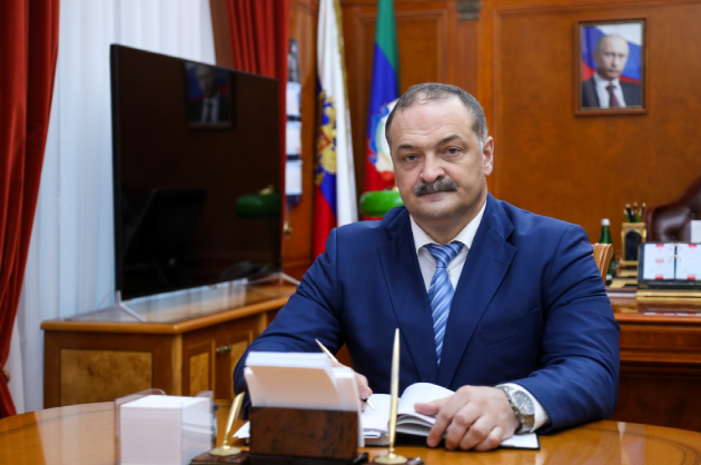 Сергей Меликов поздравил работников образования Дагестана с Днем учителя