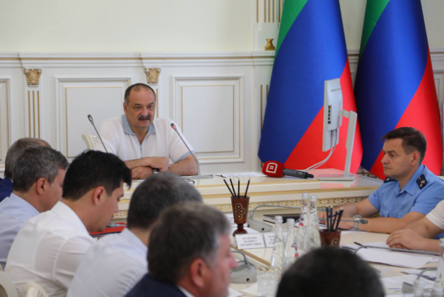 Сергей Меликов провел совещание по вопросам подготовки к осенне-зимнему периоду