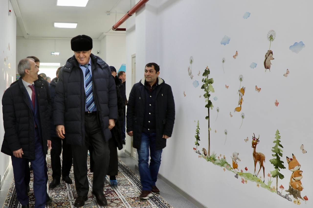 Абдулмуслим Абдулмуслимов посетил детский сад «Мир детства» в селе Бургимакмахи