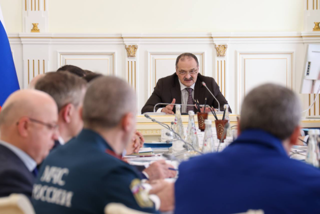 Под руководством Сергея Меликова рассмотрели меры по обеспечению безопасности в период празднования 80-летия Победы в Великой Отечественной войне