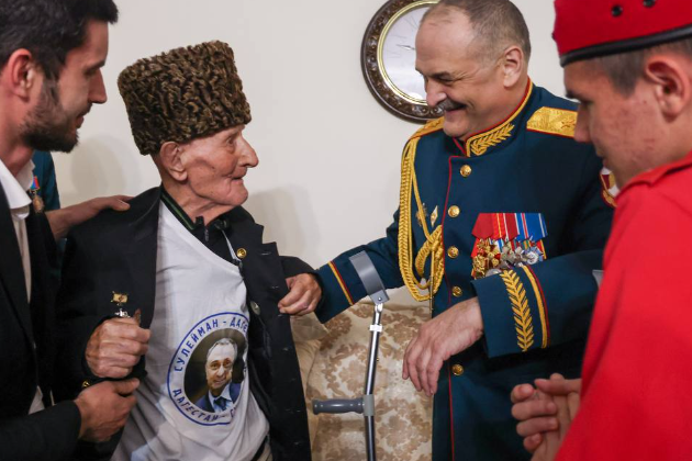Сергей Меликов поздравил с Днем Победы Героя России Ибрагим-Пашу Садыкова