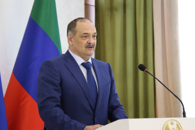 Сергей Меликов вручил государственные награды отличившимся дагестанцам