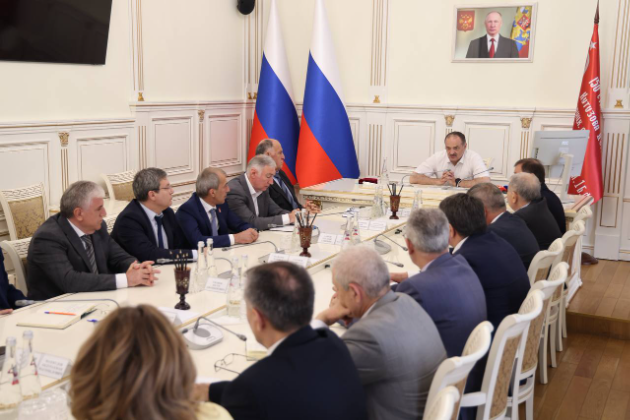 Сергей Меликов представил исполняющего полномочия мэра Махачкалы Джамбулата Салавова