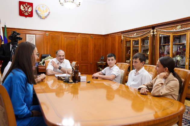 Сергей Меликов встретился с отличившимися дагестанскими детьми