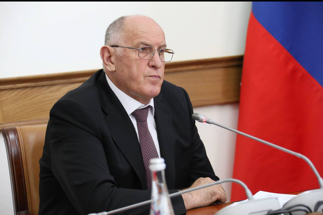 Абдулмуслим Абдулмуслимов провел заседание Комиссии по противодействию незаконному обороту промпродукции