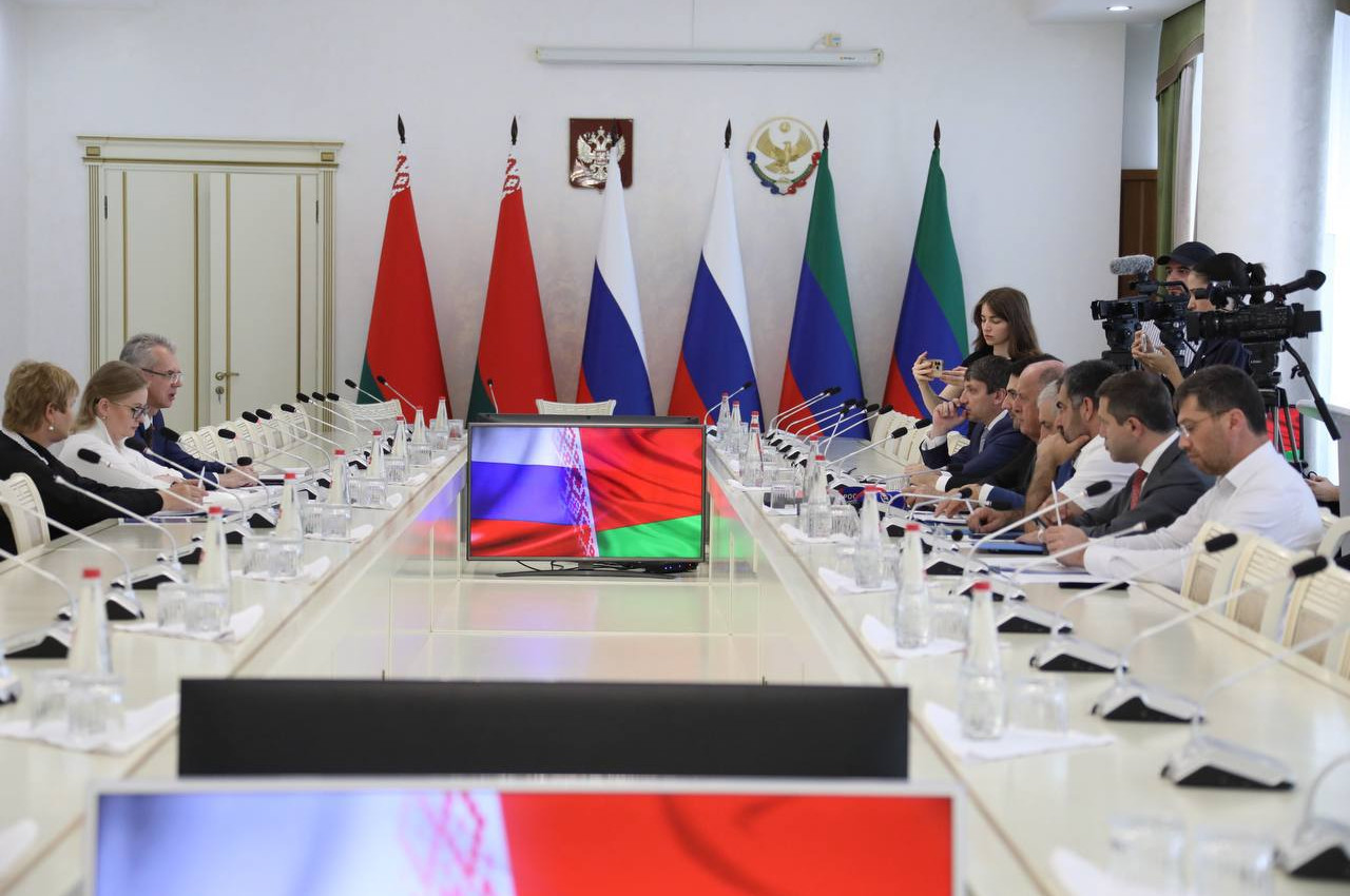 Абдулмуслим Абдулмуслимов провел встречу с делегацией Республики Беларусь
