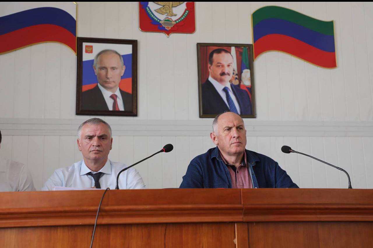Абдулмуслим Абдулмуслимов провел совещание по вопросам социально-экономического развития Тляратинского района