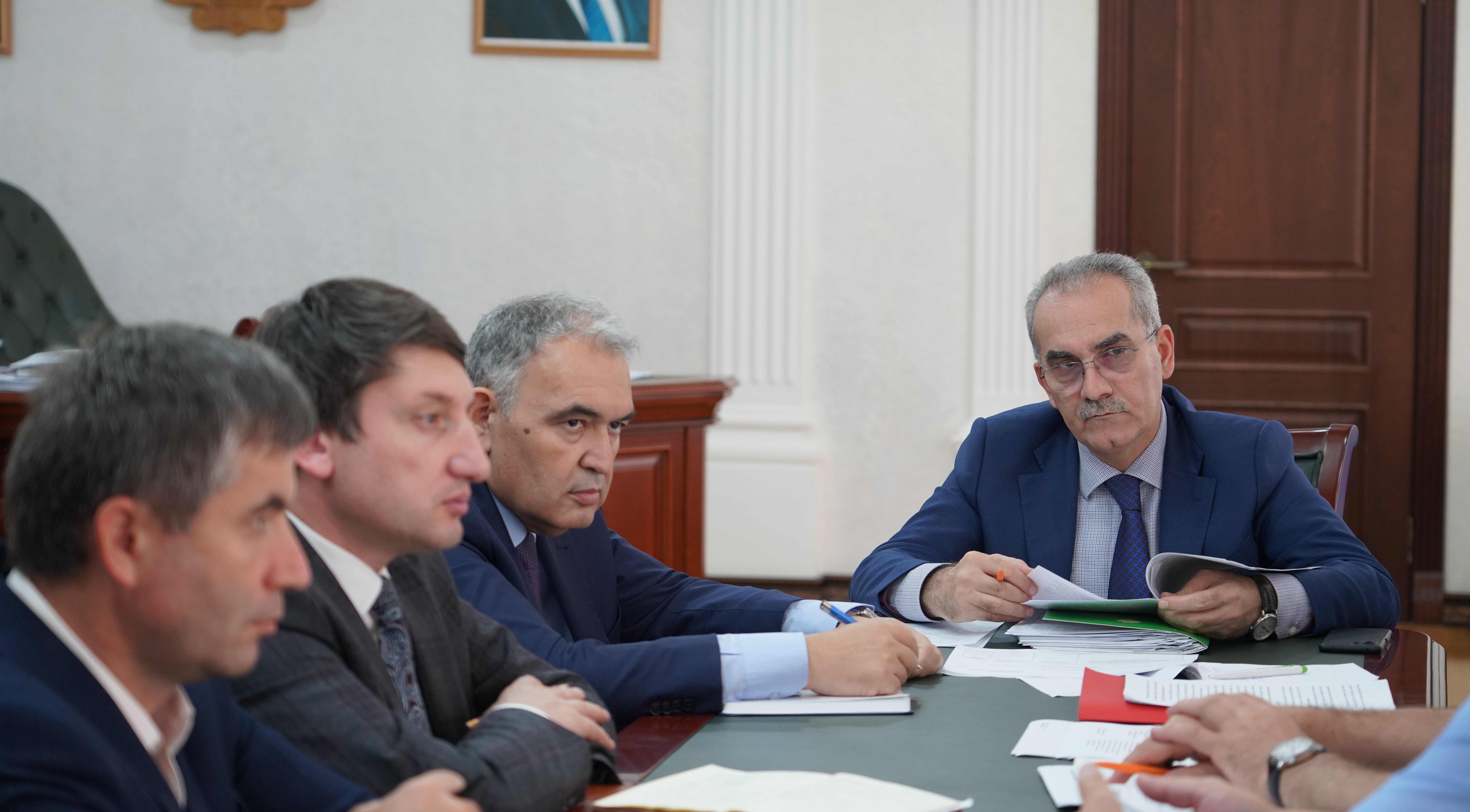 Нариман Абдулмуталибов провел совещание по вопросам ведения похозяйственного учета