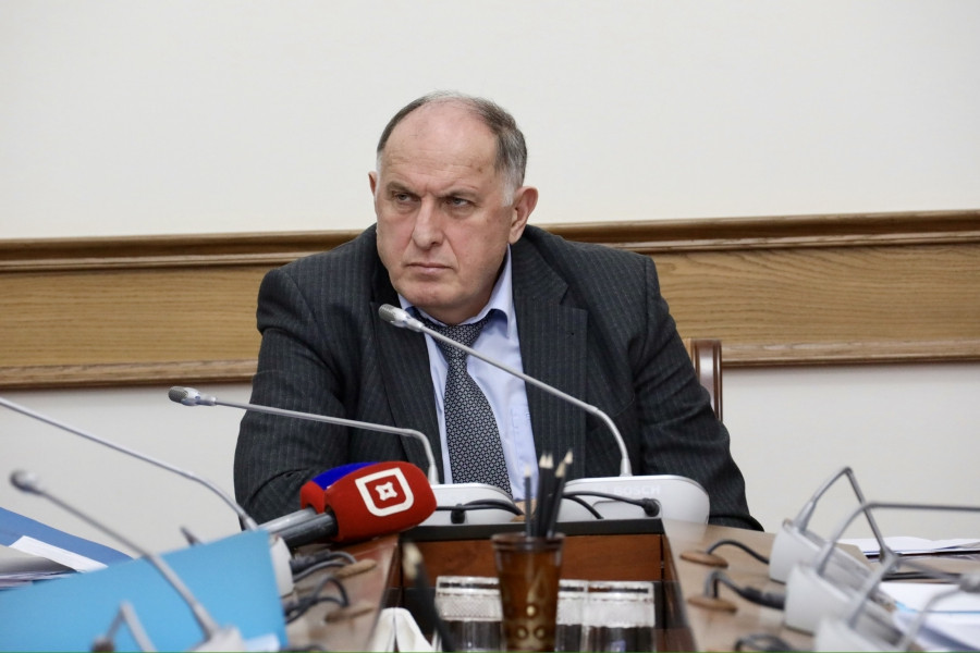 Под руководством Абдулмуслима Абдулмуслимова обсуждены вопросы повышения эффективности распространения газетно-журнальной продукции