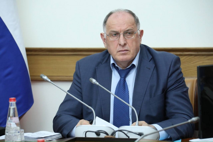 Абдулмуслим Абдулмуслимов провел совещание по вопросу вывоза мусора в муниципальных образованиях