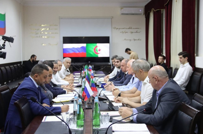 Рамазан Джафаров встретился с делегацией из Алжира