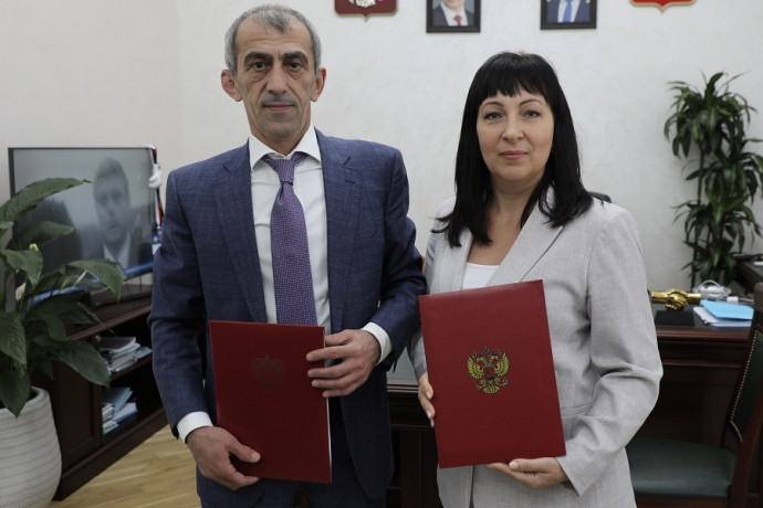 Руслан Алиев встретился с директором Юго-Западного филиала АО «Сбербанк Лизинг» Надеждой Ткаченко