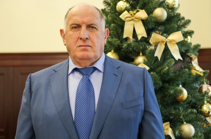 Абдулмуслим Абдулмуслимов поздравил дагестанцев с Новым годом