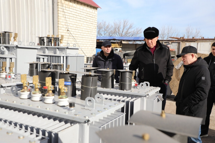 Абдулмуслим Абдулмуслимов осмотрел новое оборудование для электросетевого комплекса Махачкалы