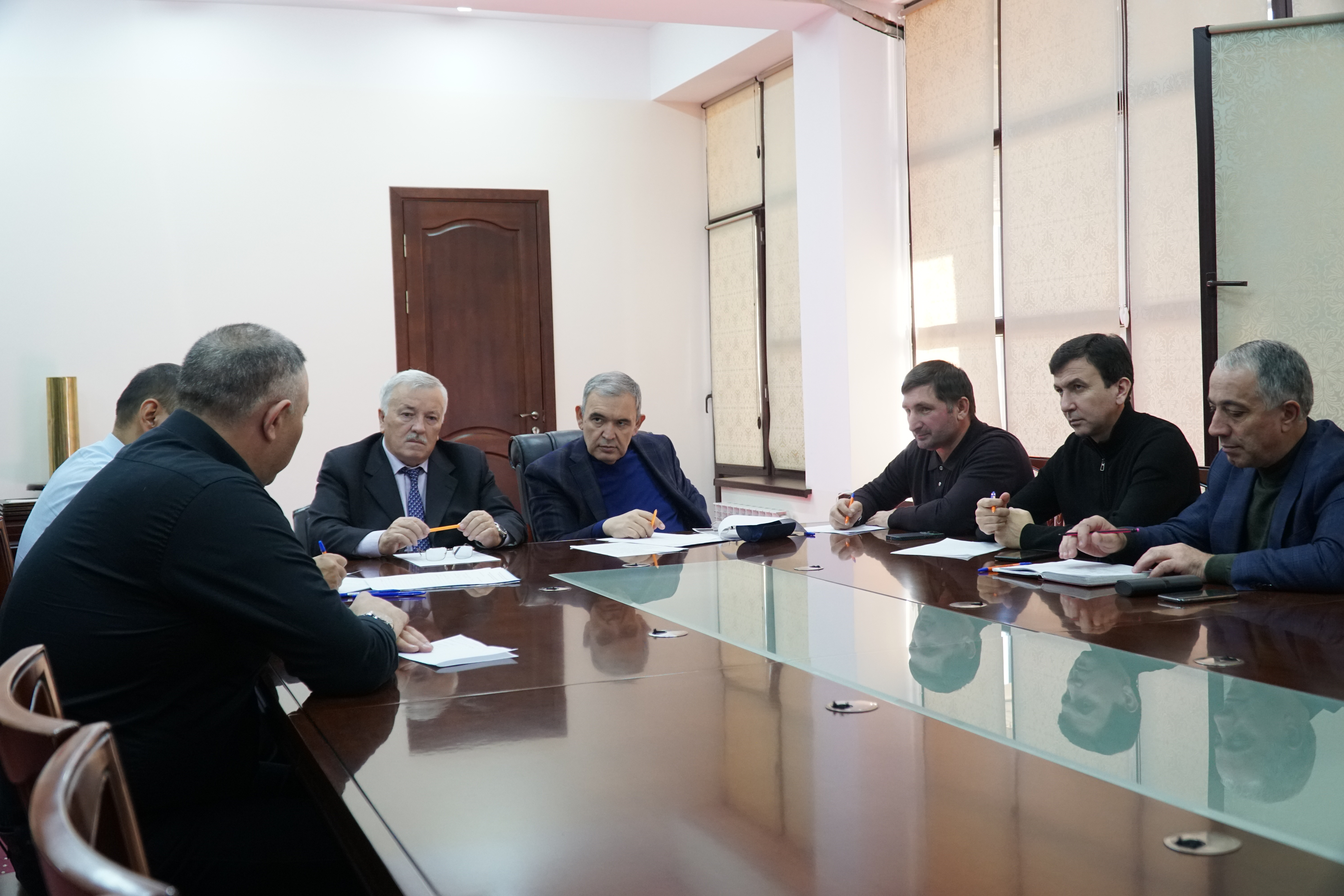 Мухтарбий Аджеков выслушал обращения граждан в Гумбетовском районе