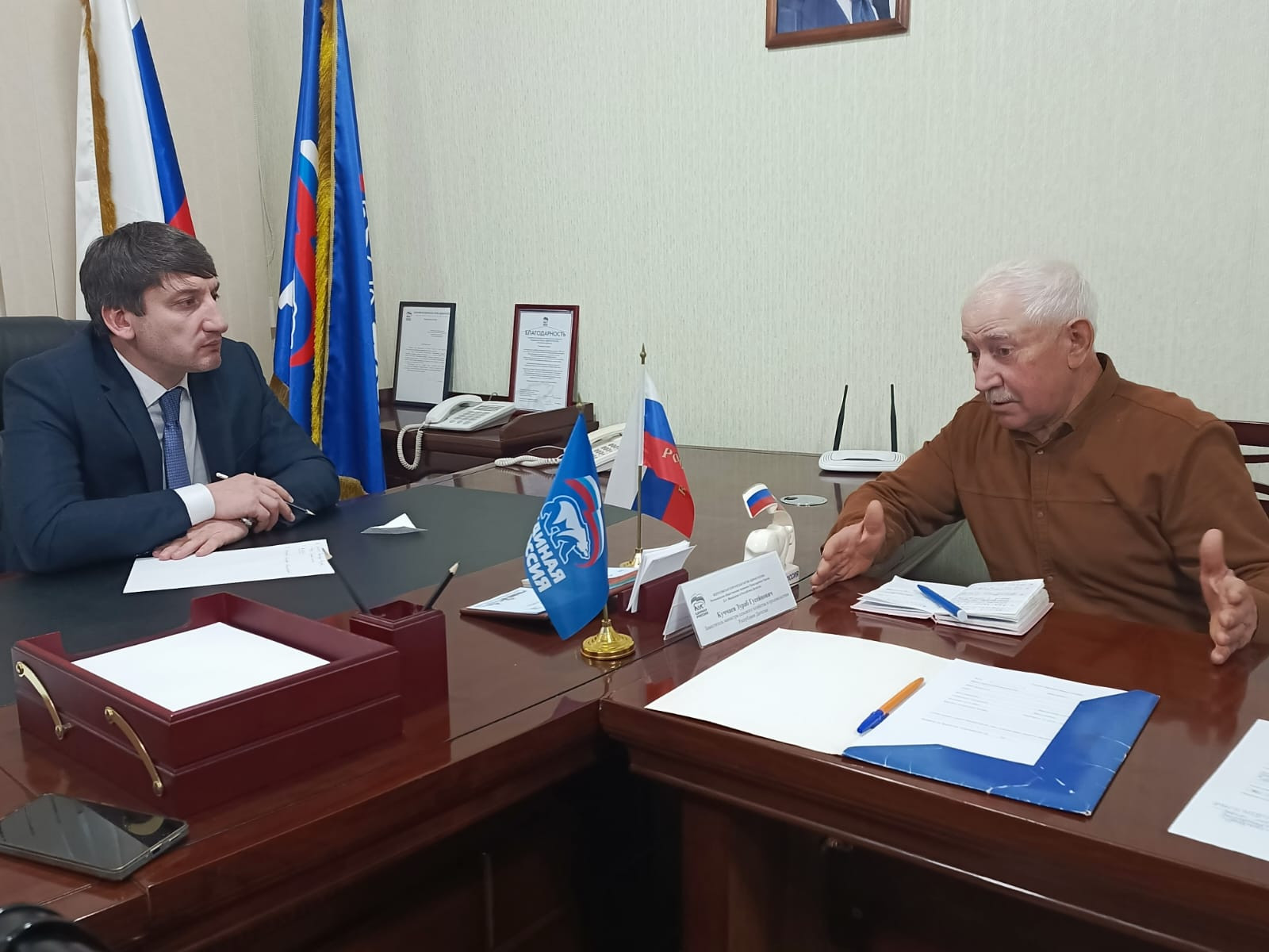 Зураб Куччаев провел прием граждан, приуроченный к 23-летию «Единой России»
