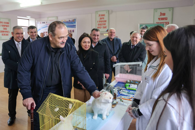 Сергей Меликов посетил Аграрный колледж в Дагестанских Огнях