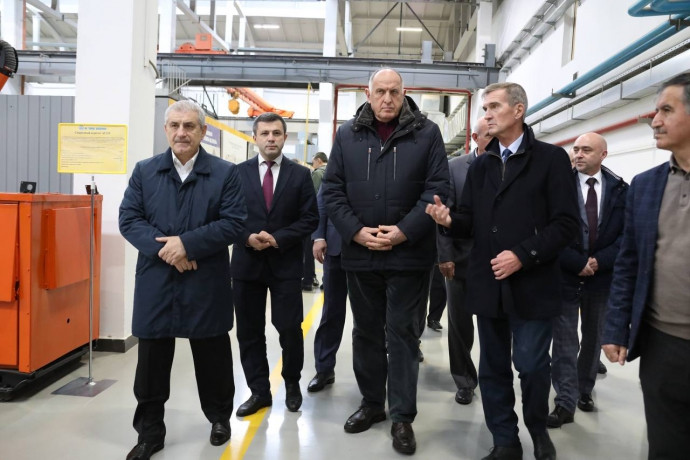 Абдулмуслим Абдулмуслимов посетил АО «Завод «Дагдизель»
