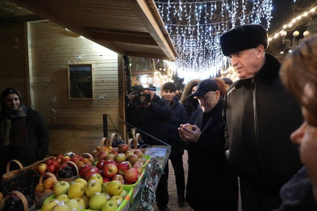 Абдулмуслим Абдулмуслимов принял участие в открытии новогодней ярмарки в Махачкале