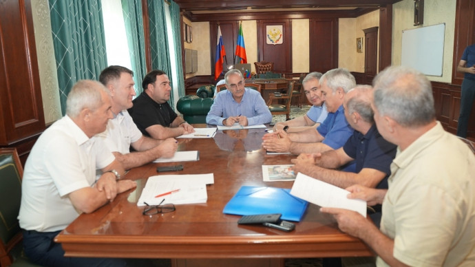 Под руководством Наримана Абдулмуталибова состоялось обсуждение вопроса реконструкции мелиоративных систем в Хасавюртовском районе