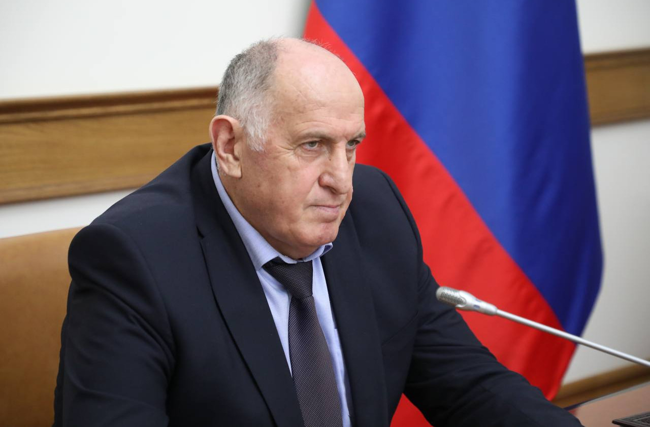 Абдулмуслим Абдулмуслимов провел встречу с членами кабинета министров Дагестана