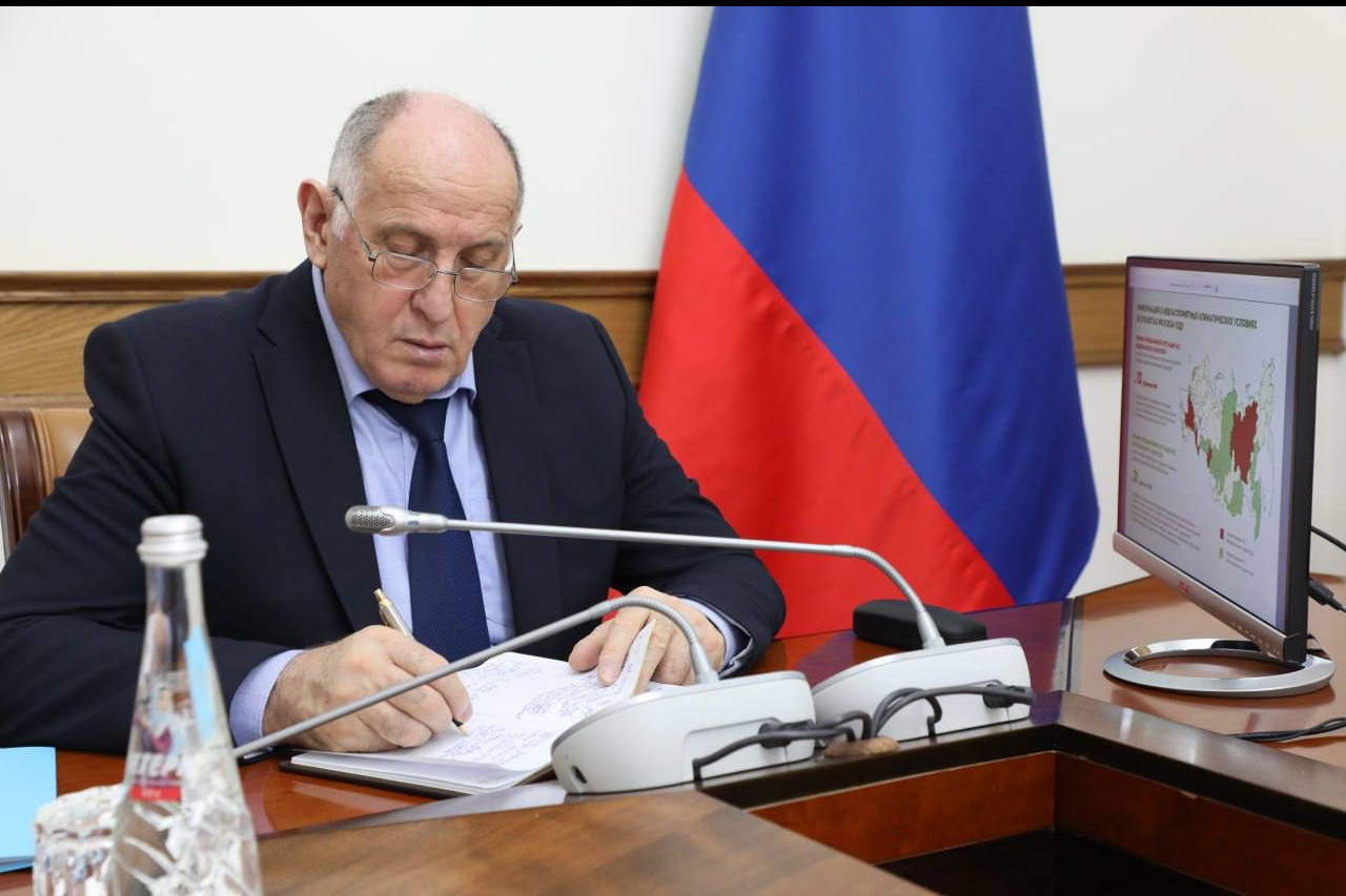 Абдулмуслим Абдулмуслимов принял участие в совещании по обеспечению стабильного функционирования агропромышленного комплекса