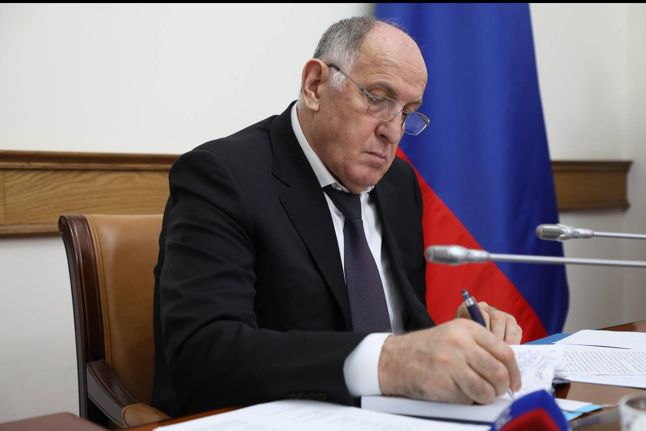 Под руководством Абдулмуслима Абдулмуслимова рассмотрели вопрос исправления сложившихся тенденций на рынке труда Дагестана