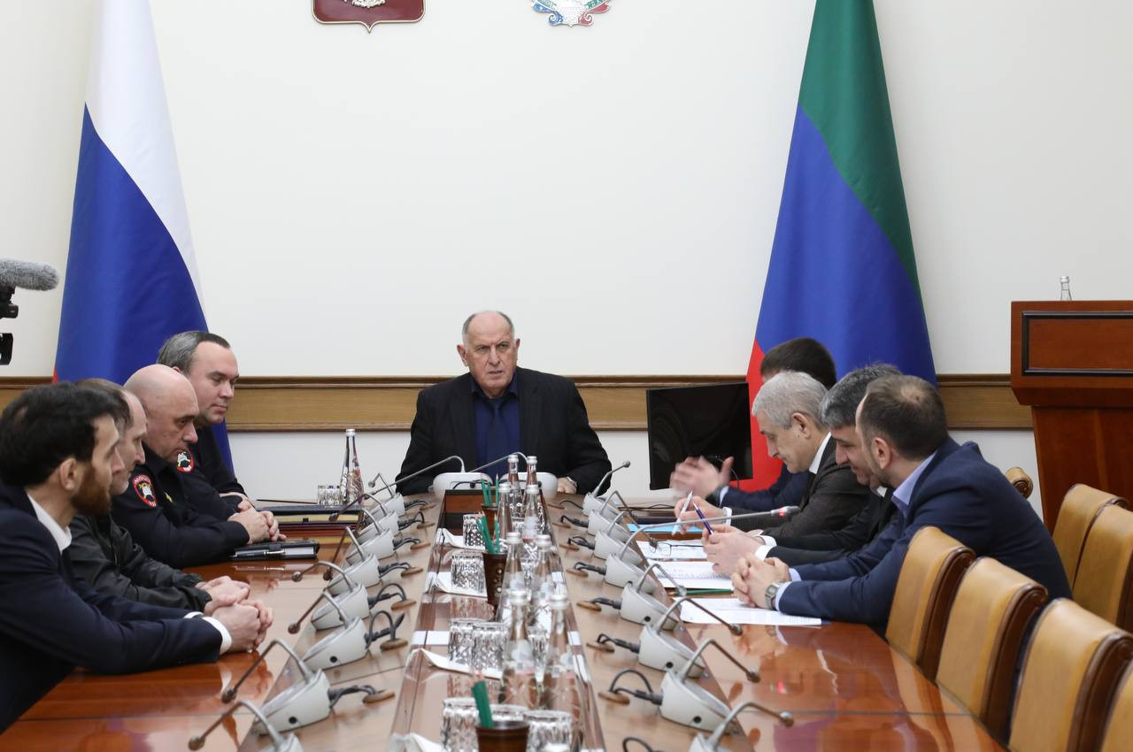 Абдулмуслим Абдулмуслимов провел совещание по вопросу въезда большегрузного транспорта на территорию Махачкалы