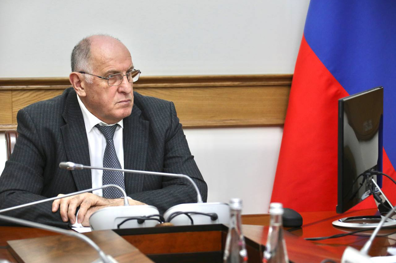 Абдулмуслима Абдулмуслимов провел совещание по вопросам строительства объектов водоснабжения