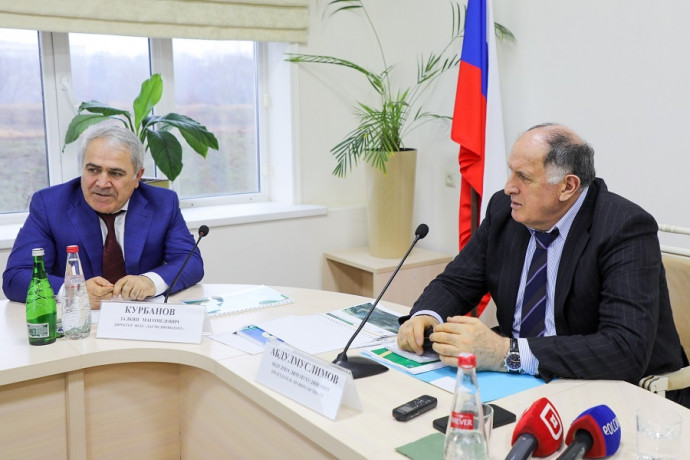 Абдулмуслим Абдумуслимов встретился с коллективом Минмелиоводхоза РД