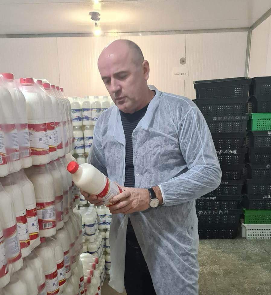 Эмин Шайхгасанов ознакомился с процессом маркировки молочной продукции в ОАО «Кизлярагрокомплекс»