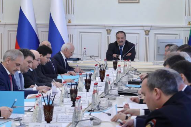 Под руководством Сергея Меликова рассмотрены вопросы безопасности дорожного движения в Дагестане
