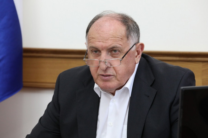 Абдулмуслим Абдулмуслимов провел совещание по вопросу деятельности государственных унитарных предприятий