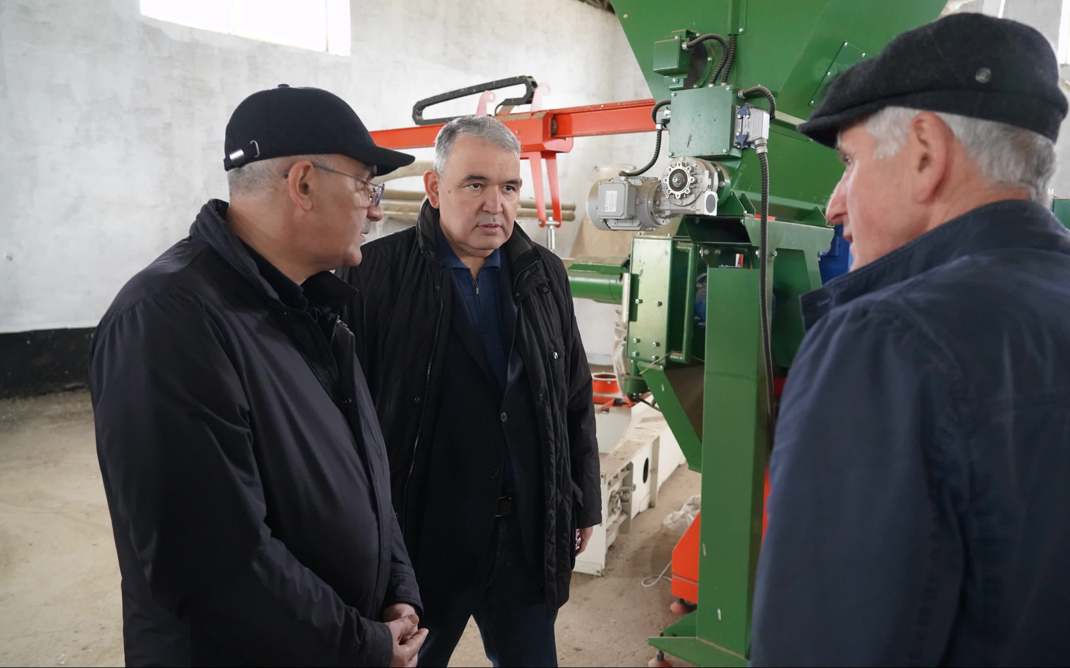 Нариман Абдулмуталибов и Мухтарбий Аджеков оценили работу сельхозпредприятий, получивших господдержку