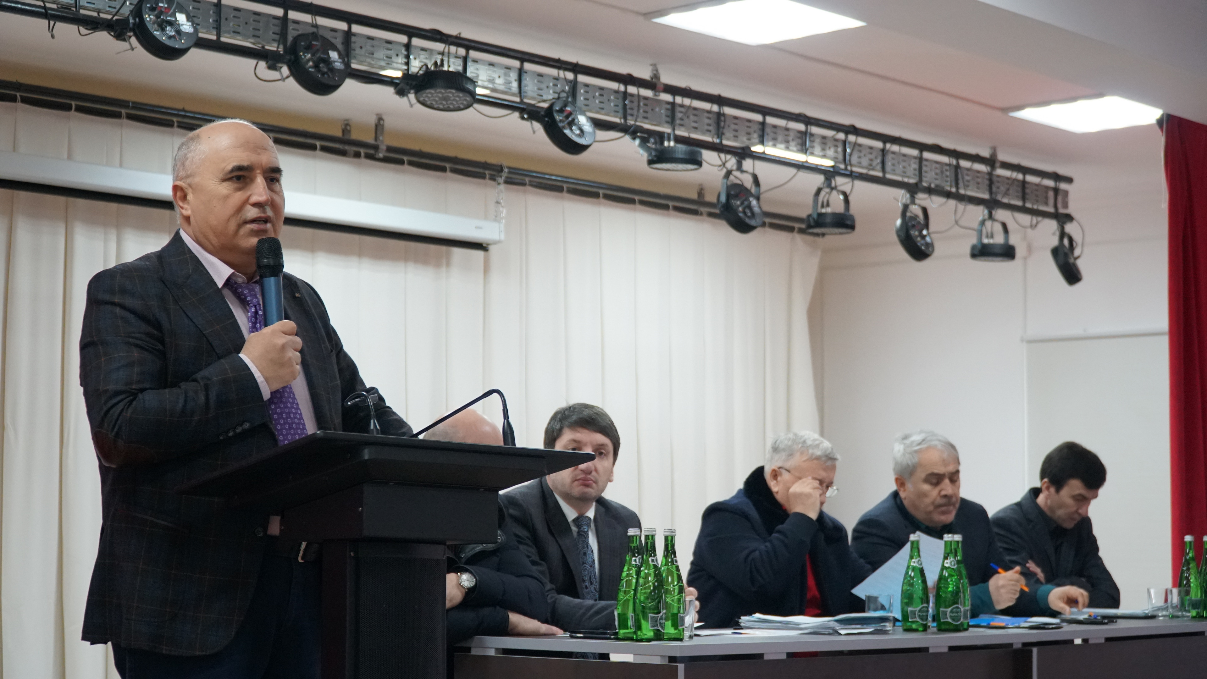 Вопросы возрождения горно-долинного садоводства и новые меры поддержки АПК обсудили в Гумбетовском районе