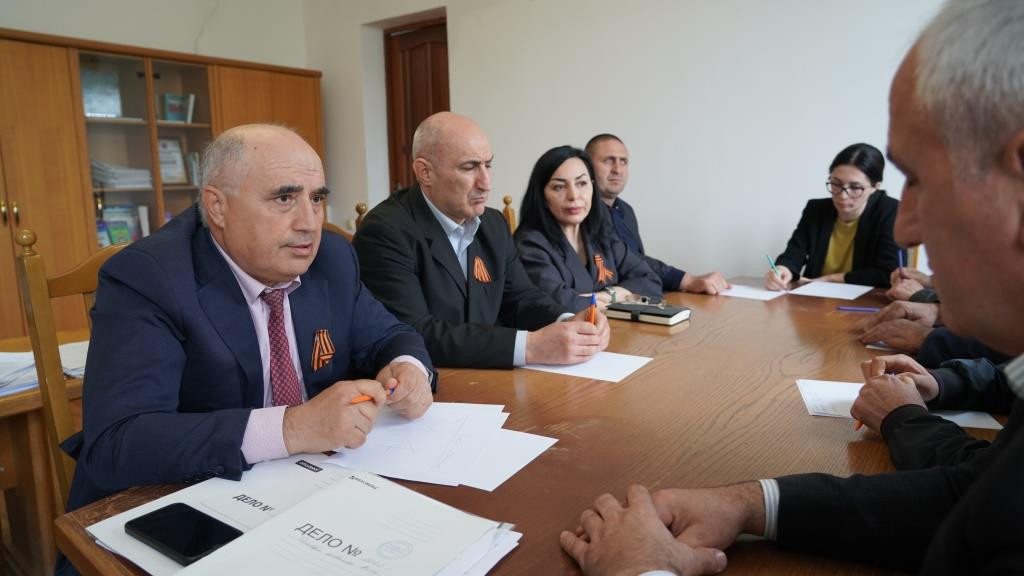В Докузпаринском и Ахтынском районах обсудили актуальные вопросы развития сельского хозяйства