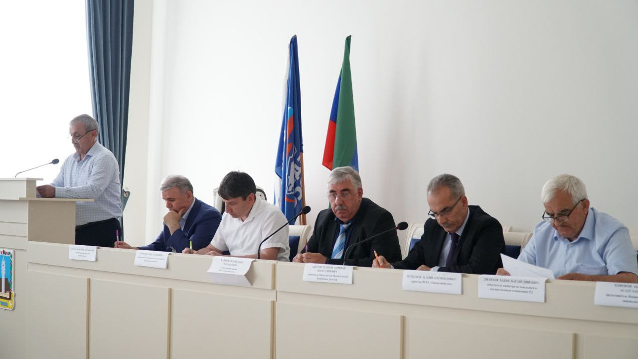 Нариман Абдулмуталибов провел встречу с аграриями Гунибского района Дагестана