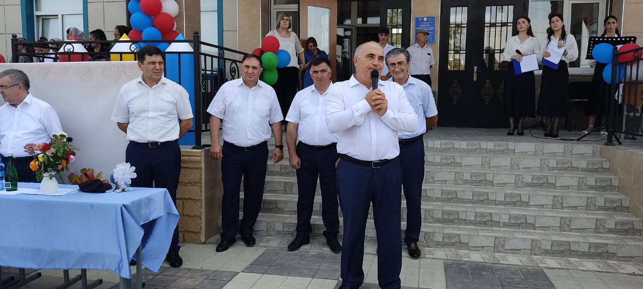 Шарип Шарипов поздравил с Днем знаний школьников в Каякентском районе