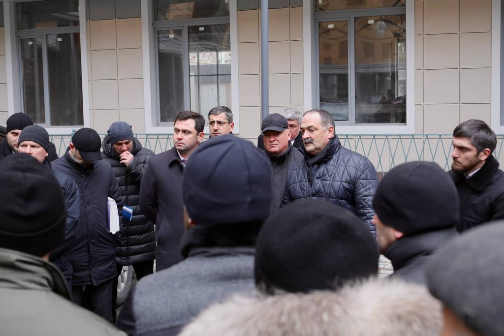 Сергей Меликов встретился с пайщиками жилого комплекса в Каспийске
