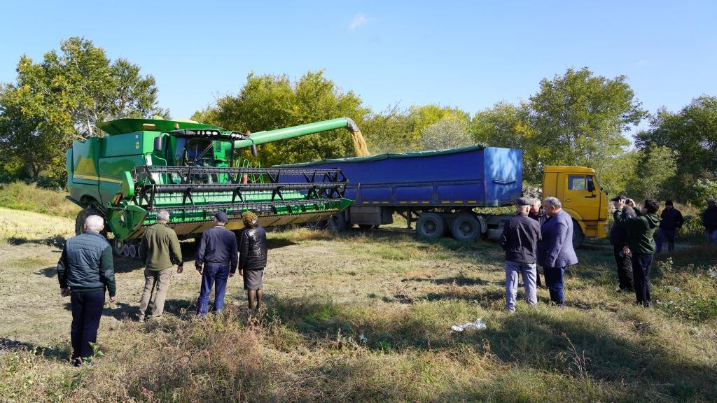 Нариман Абдулмуталибов и Мухтарбий Аджеков ознакомились с ходом уборки риса