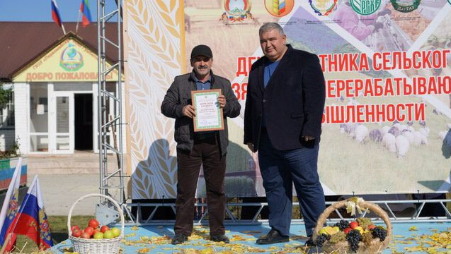 Мухтарбий Аджеков принял участие в фестивале «Золотая осень Гумбета» и закладке сада в честь участников СВО