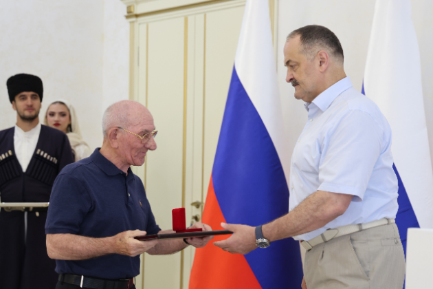 Сергей Меликов наградил лауреатов государственных премий Республики Дагестан